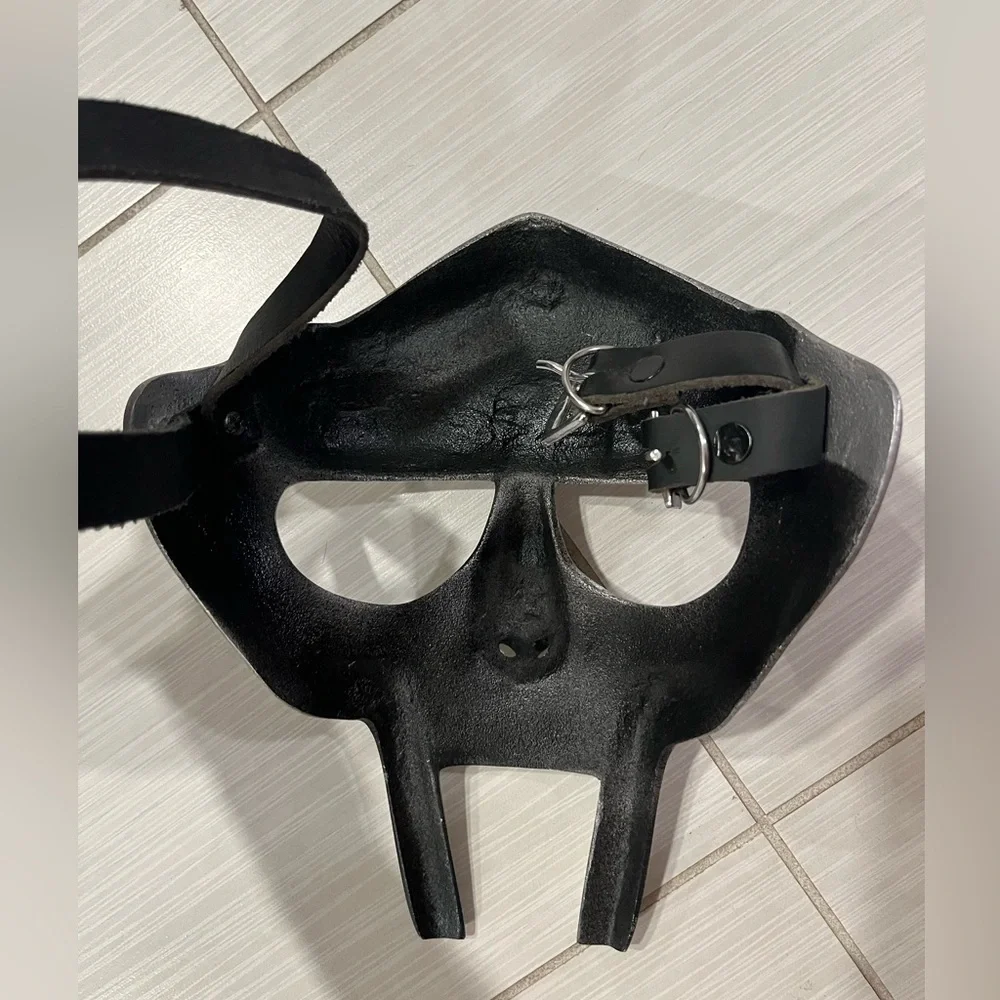 NWOT Steel Armor Gladiator Mask with Leather Buckle Straps